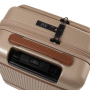 
Passformsperspektiv på  Hand Luggage Suitcase Front Pocket Zuna för Dam för Dam på modell i naturligt dagsljus