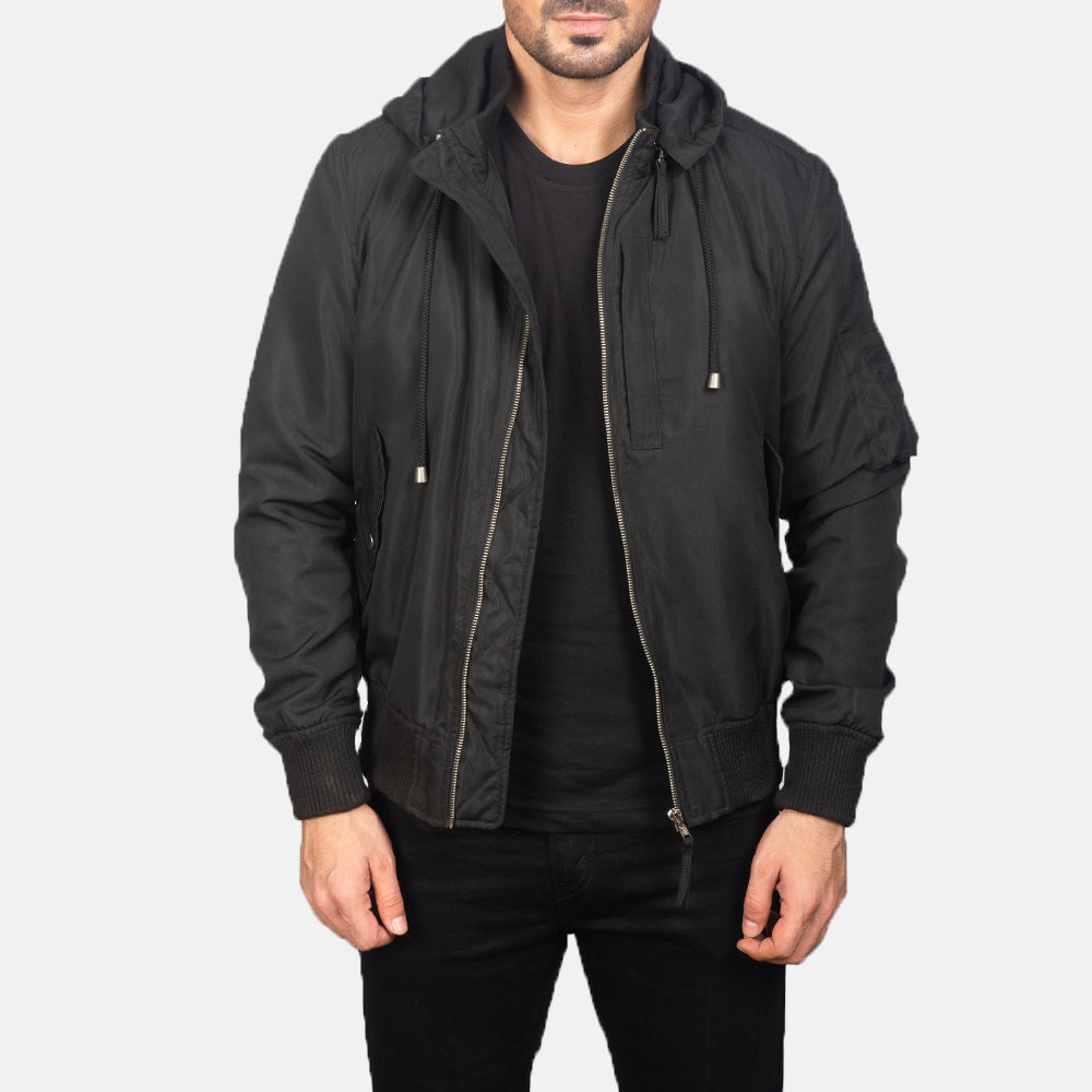 
Hanklin Ma-1 Black Hooded Bomber Jacket in Black Polyester - Framifrån med skräddarsydd silhuett | Handla online