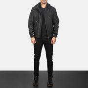 
Hanklin Ma-1 Black Hooded Bomber Jacket - Sidoprofil som visar ärmskärning