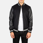 Harrison Svart Hybrid Varsity Läderjacka för Herr in Black Sheepskin Leather - Front Profile View &amp; Tailored Silhouette | Buy Online