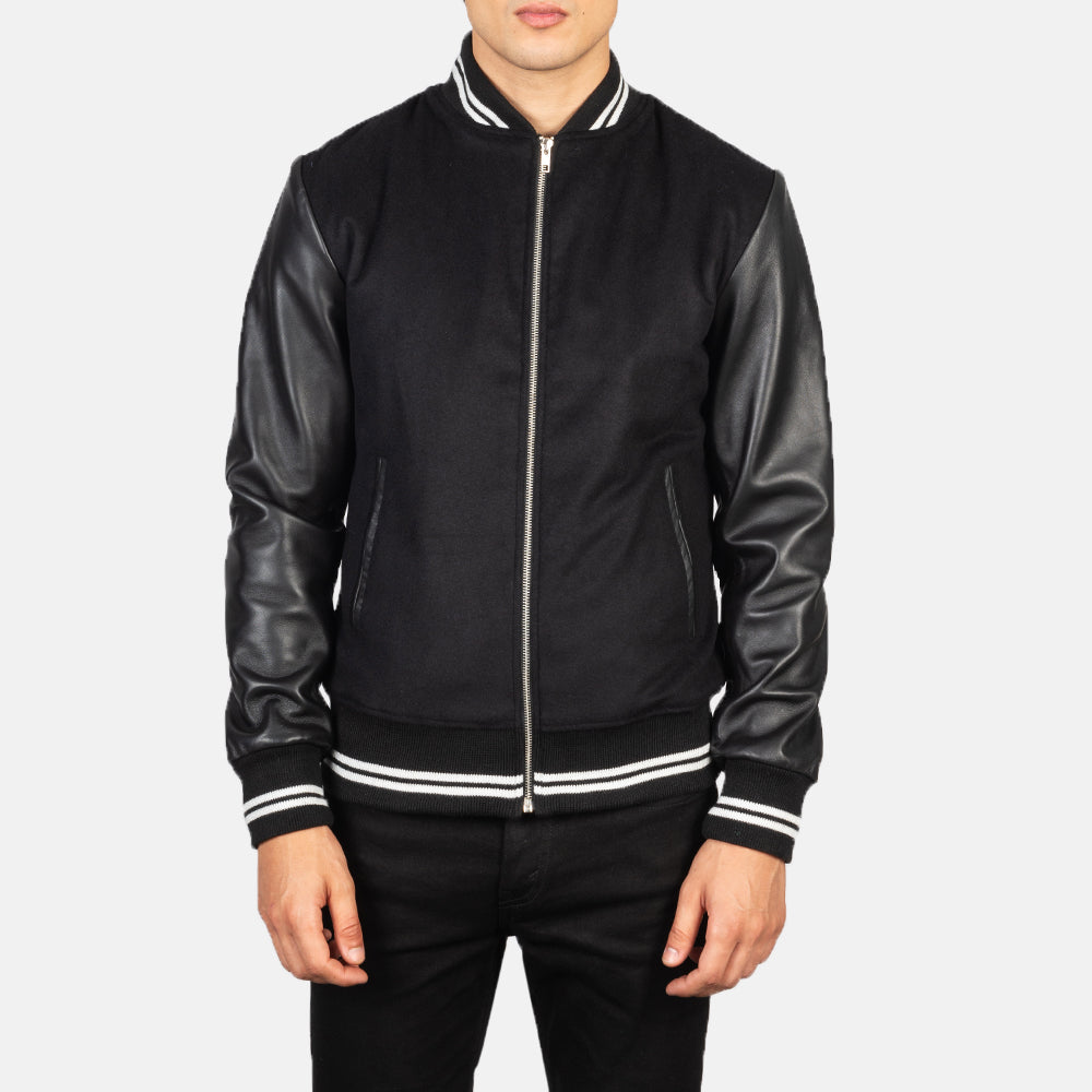 Harrison Svart Hybrid Varsity Läderjacka för Herr - Lateral Side Profile View Showing Sleeve Cut &amp; Athletic Taper Fit
