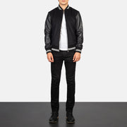 Close-Up Detail of Knit Rib &amp; zipper Hardware on Harrison Svart Hybrid Varsity Läderjacka för Herr