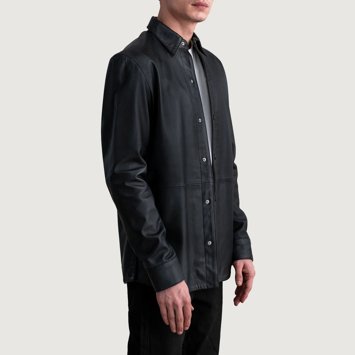 
Black Sheepskin leather Jacket - Bakifrån med perfekt axelpassform och ren fåll