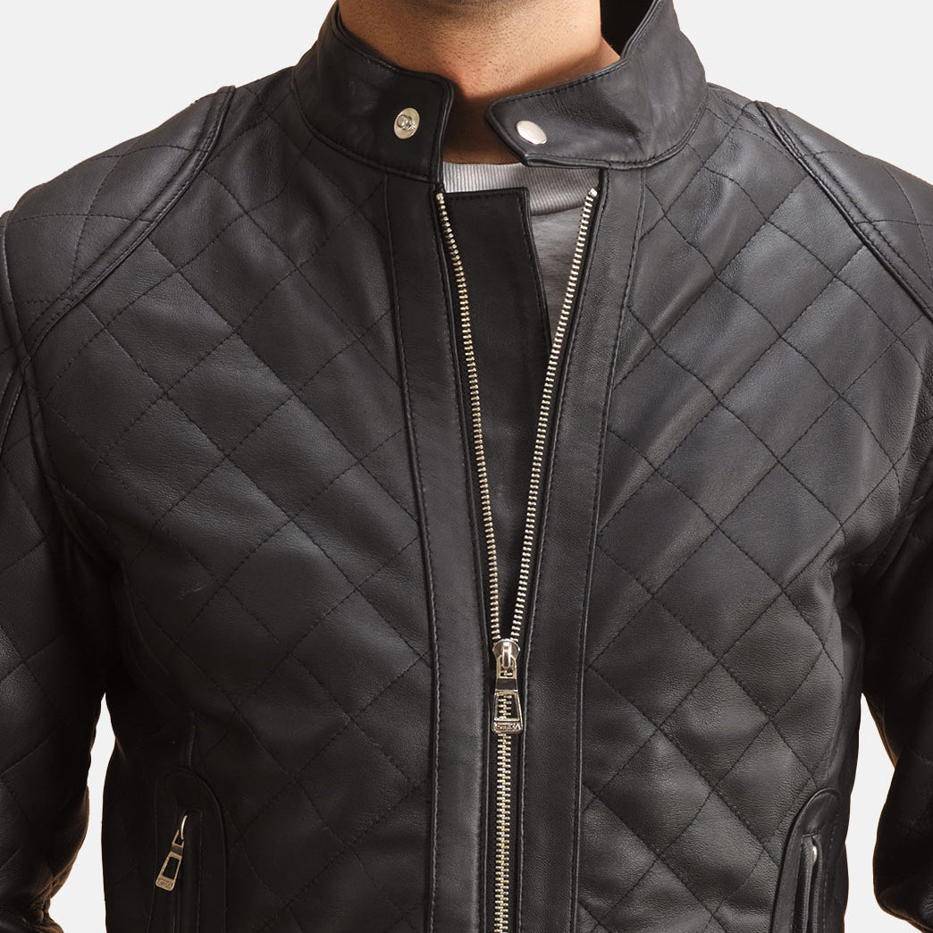 Close-Up Detail of Band with Snap Button &amp; Zipper Hardware on Henry Quilted Svart Läderjacka för Herr