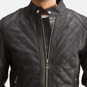 Close-Up Detail of Band with Snap Button &amp; Zipper Hardware on Henry Quilted Svart Läderjacka för Herr