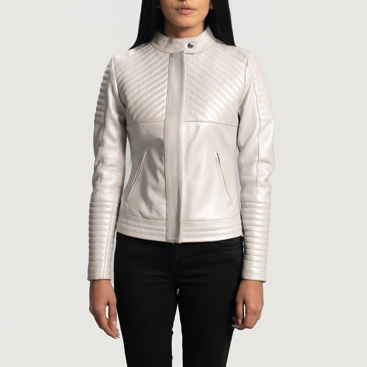 Ice Maiden Silver Quilted Leather Biker Jacket in Silver Sheepskin Leather - Framifrån med skräddarsydd silhuett | Handla online