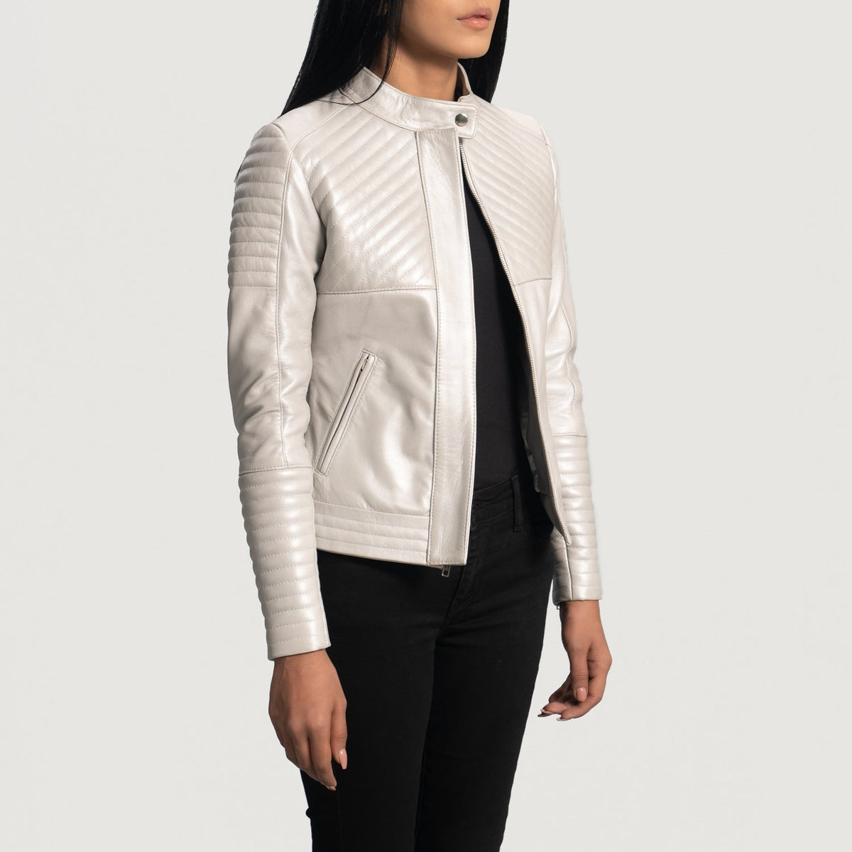Silver Sheepskin Leather Biker Jacket - Bakifrån med perfekt axelpassform och ren fåll