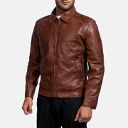 Styled Fit Perspective of Men's Inferno Brun Läderjacka för Herr on Model - Natural Daylight Drape