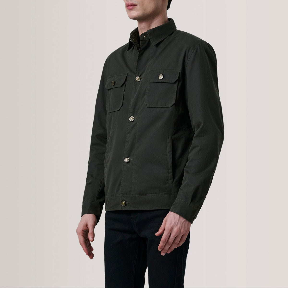 Irwin Olive Waxed Canvas Field Läderjacka för Herr For Men - Lateral Side Profile View Showing Sleeve Cut &amp; Athletic Taper Fit
