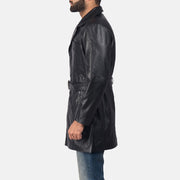 Close-Up Detail of Notch &amp; Button + Waist Belt Hardware on Men's Jordan Svart Leather Coat för Herr