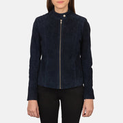 
Närbild på bandkrage med tryckknapp och dragkedja på Kelsee Navy Blue Suede Biker Jacket