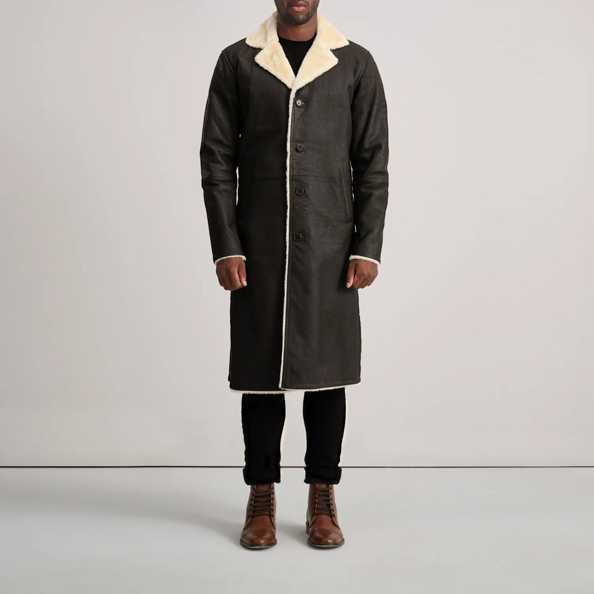 
Kolby Tumbled Brown Shearling Long Coat - Sidoprofil som visar ärmskärning