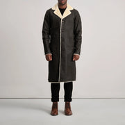 
Kolby Tumbled Brown Shearling Long Coat - Sidoprofil som visar ärmskärning
