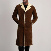 
Närbildsdetalj of Notch & Button Hardware on Kolby Brown Suede Shearling Long Coat
