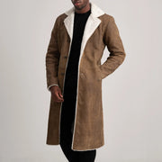 
Kolby Distressed Brown Shearling Long Coat in Distressed Brown Sheepskin Snuffed - Framifrån med skräddarsydd silhuett | Handla online