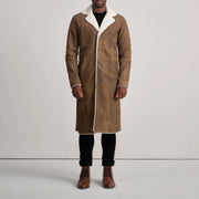 
Kolby Distressed Brown Shearling Long Coat - Sidoprofil som visar ärmskärning