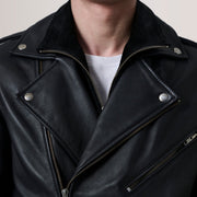 
Insida Showing Quilted Polyester Lining & Två funktionella innerfickor