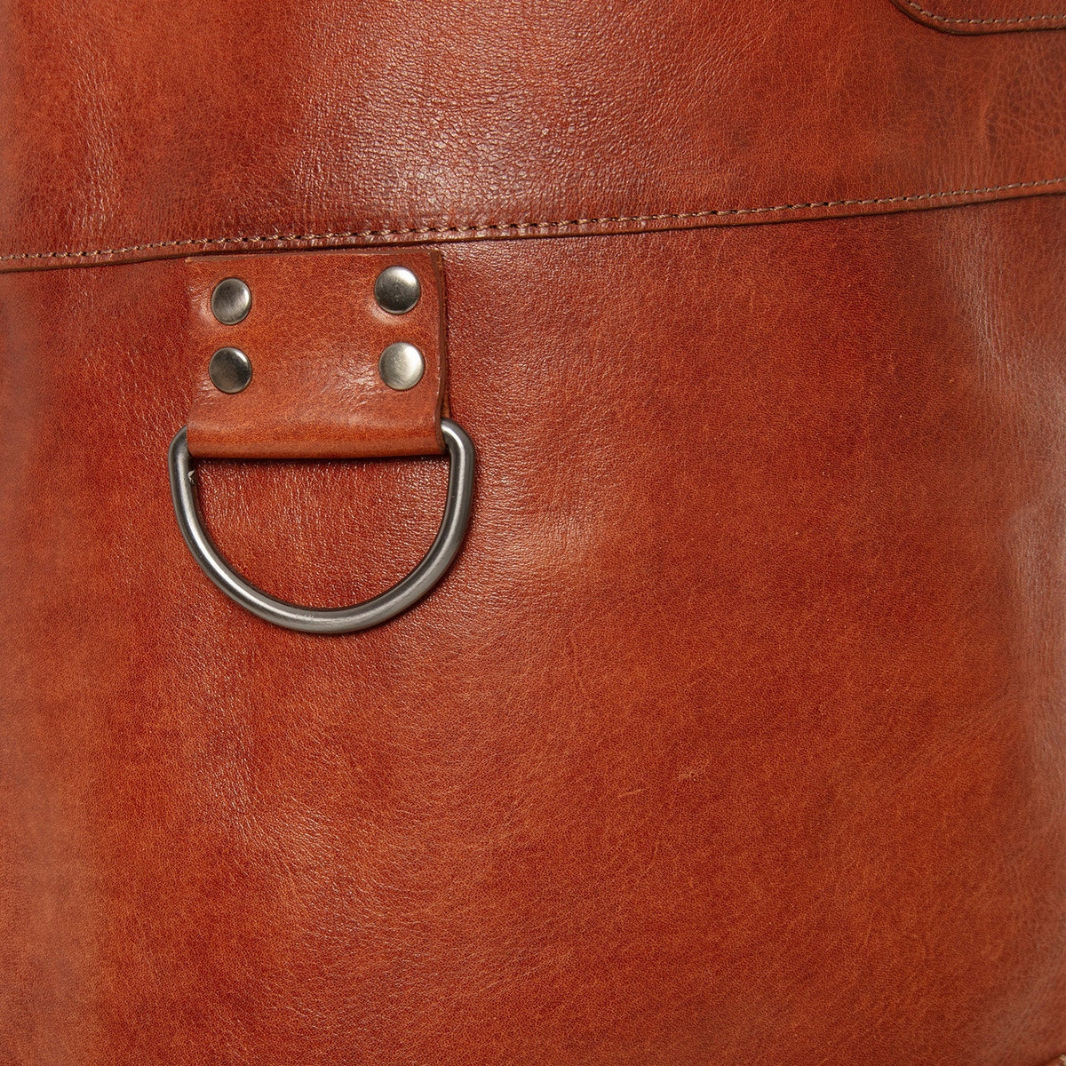 Close-Up Detail of Classic Collar &amp; Heavy-Duty Zipper Hardware on Leather Apron Churrasco för Dam