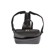 Solid Antique Brass Hardware &amp; Heavy-Duty Dual Zipper Detail on Claire Full-Grain Leather Backpack för Dam