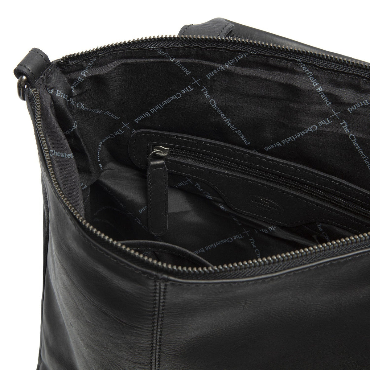 Solid Antique Brass Hardware &amp; Heavy-Duty Dual Zipper Detail on Manchester Full-Grain Leather Backpack för Dam