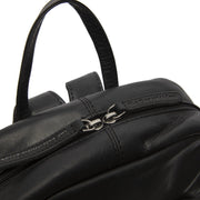 Solid Antique Brass Hardware &amp; Heavy-Duty Dual Zipper Detail on Santana Full-Grain Leather Backpack för Dam