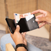Lancaster Full-Grain Leather Card Holder för Dam - Structured Side Profile Showing Gusset Depth &amp; Expansion Capacity