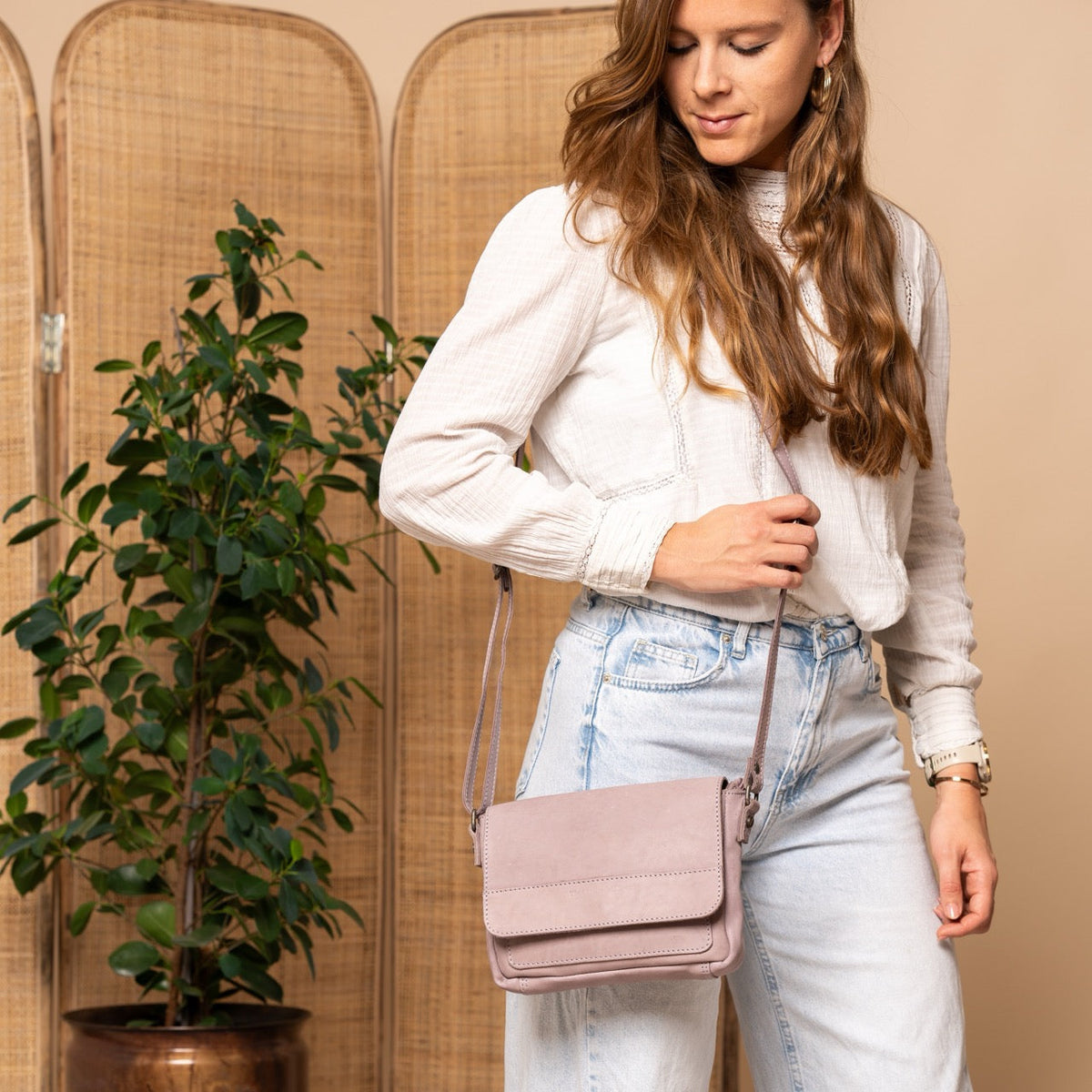 Ann Full-Grain Leather Crossbody Bag för Dam – alternate product view 3