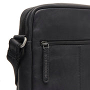 Solid Antique Brass Hardware &amp; Heavy-Duty Dual Zipper Detail on Anzora Full-Grain Leather Crossbody Bag för Herr