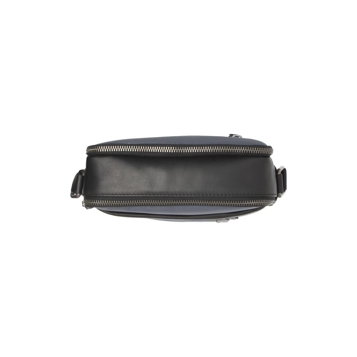 Arendal Full-Grain Leather Crossbody Bag - Strukturerad sidoprofil med bälgdjup och volym
