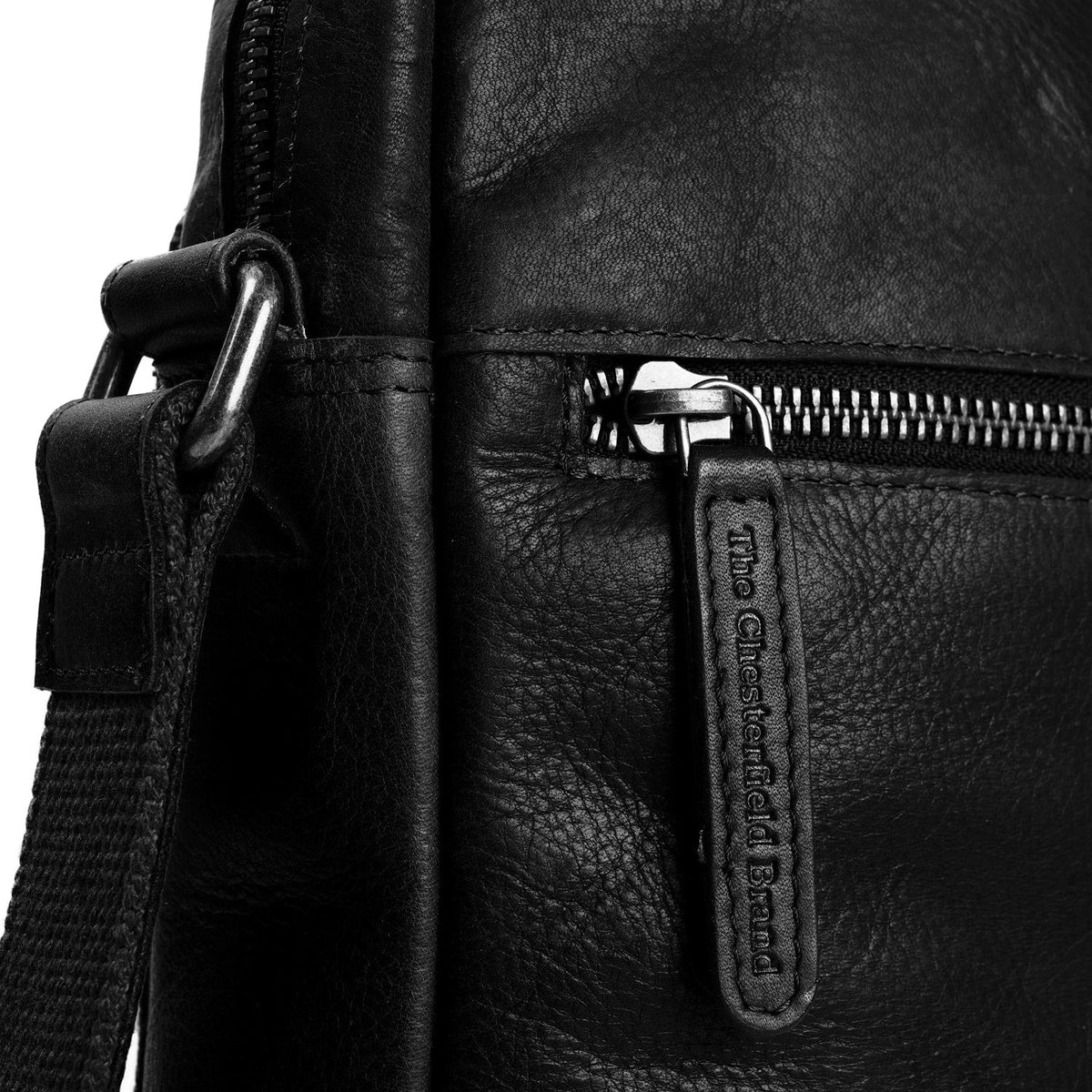 Solid Antique Brass Hardware &amp; Heavy-Duty Dual Zipper Detail on Dessau Full-Grain Leather Crossbody Bag för Herr
