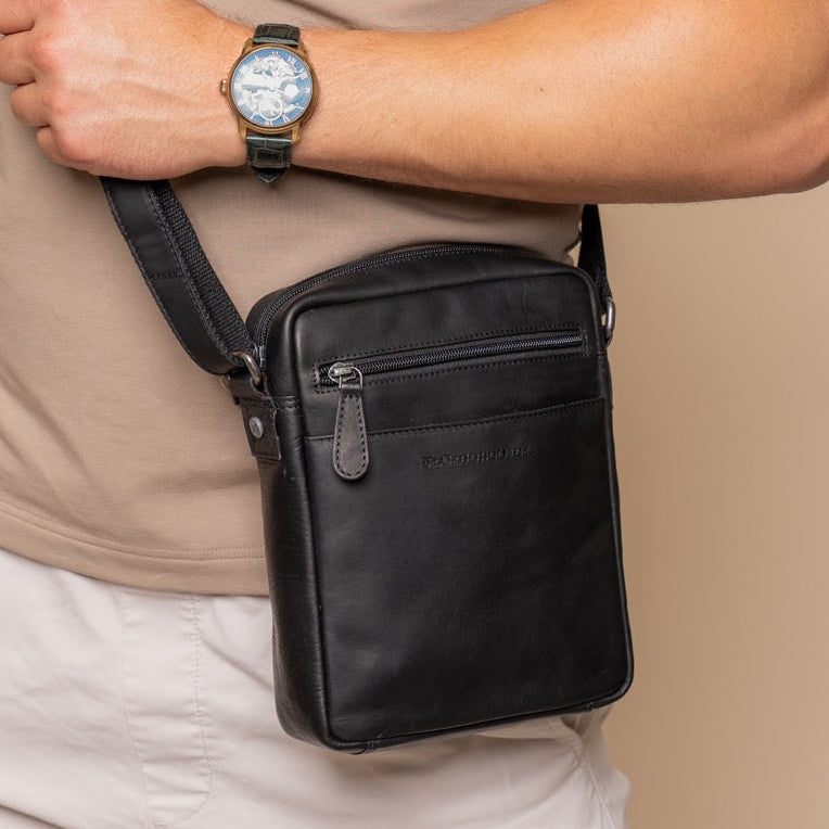 
Classic 100% Full-Grain leather Bag - Bakifrån med förstärkta läderremmar och sömmar