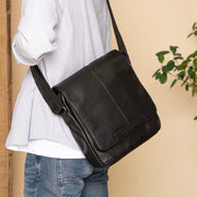 
Classic 100% Full-Grain leather Bag - Bakifrån med förstärkta läderremmar och sömmar