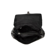 
Närbildsdetalj of Classic Collar & Heavy-Duty Zipper Hardware on Angera Handväska i läder