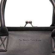 
Classic 100% Full-Grain leather Goods - Bakifrån med perfekt axelpassform och ren fåll