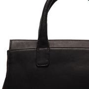 
Närbildsdetalj of Classic Collar & Heavy-Duty Zipper Hardware on Garda Handväska i läder