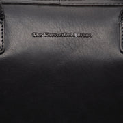 Close-Up Detail of Classic Collar &amp; Heavy-Duty Zipper Hardware on Langton Full-Grain Leather Handbag för Dam