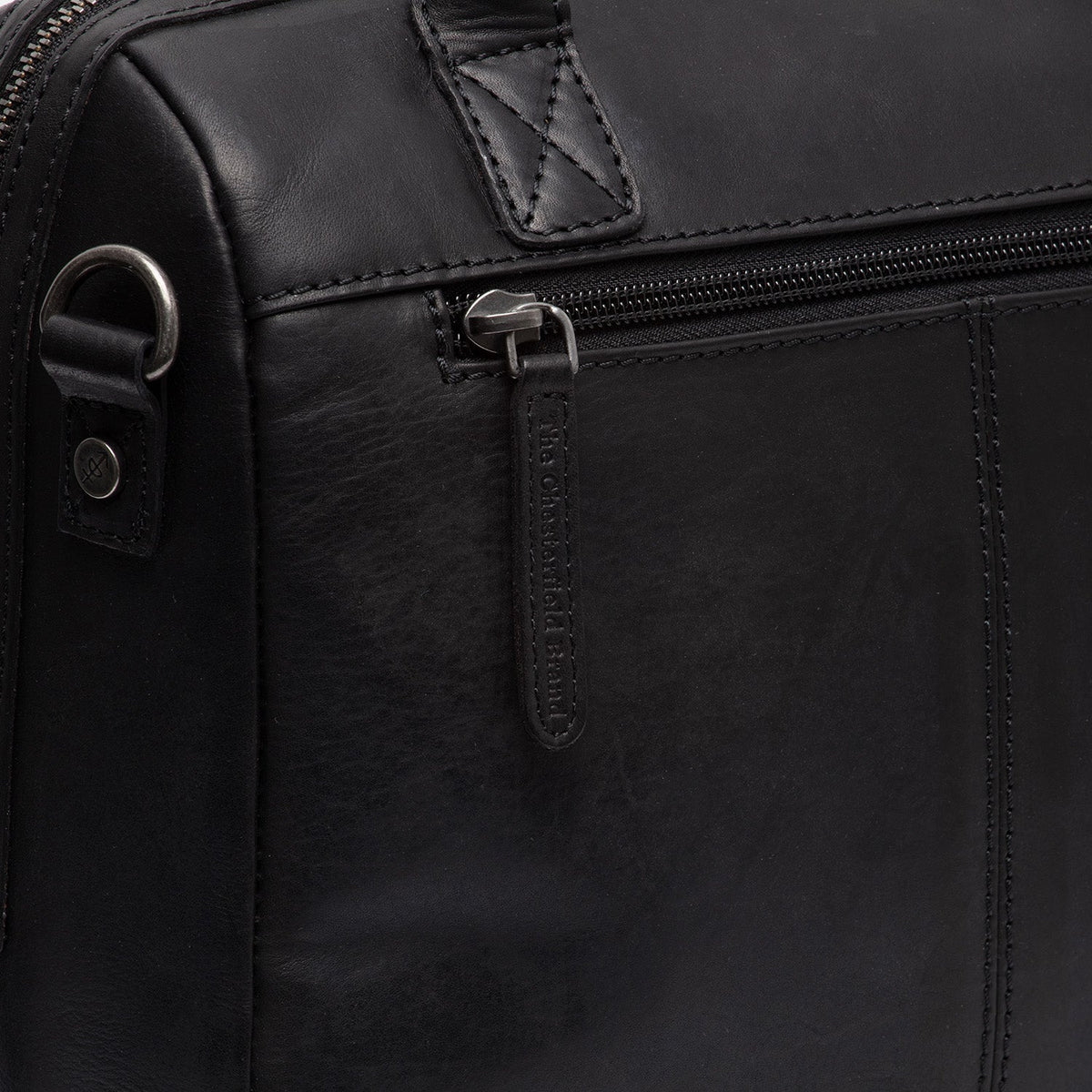 Tailored Rib Cuffs &amp; Hem Craftsmanship Construction Detail on Langton Full-Grain Leather Handbag för Dam
