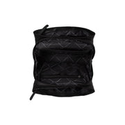 Close-Up Detail of Classic Collar &amp; Heavy-Duty Zipper Hardware on Passau Full-Grain Leather Handbag för Dam