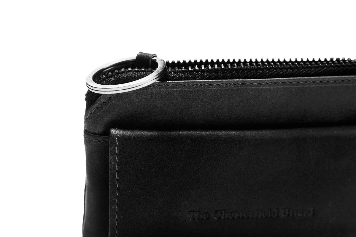 Oliver Full-Grain Leather Key Case för Dam - Lateral Side Profile View Showing Sleeve Cut &amp; Athletic Taper Fit