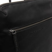 100% Full-Grain Wax Pull-Up 100% Full-Grain Leather Grain Texture & Handcrafted Patina Detail