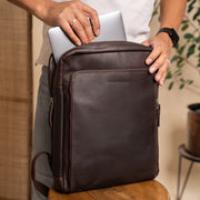 Jasper Full-Grain Leather Laptop Backpack för Dam – alternate product view 3