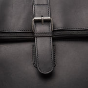 Solid Antique Brass Hardware &amp; Heavy-Duty Dual Zipper Detail on Larsson Full-Grain Leather Laptop Backpack för Dam