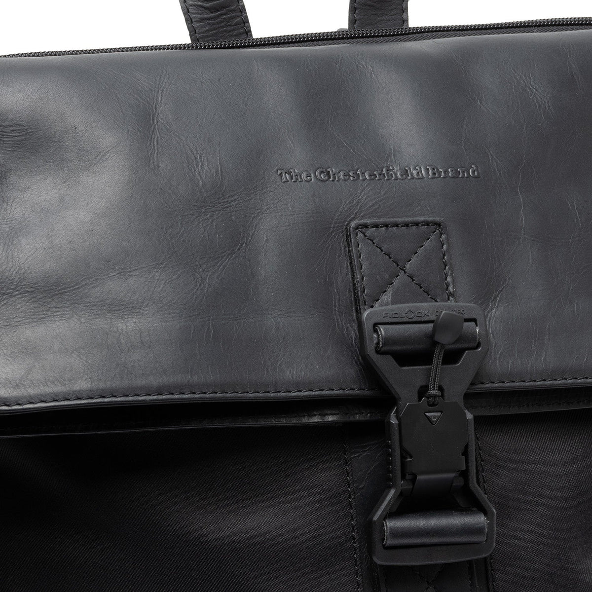 Solid Antique Brass Hardware &amp; Heavy-Duty Dual Zipper Detail on Trondheim Full-Grain Leather Laptop Backpack för Dam
