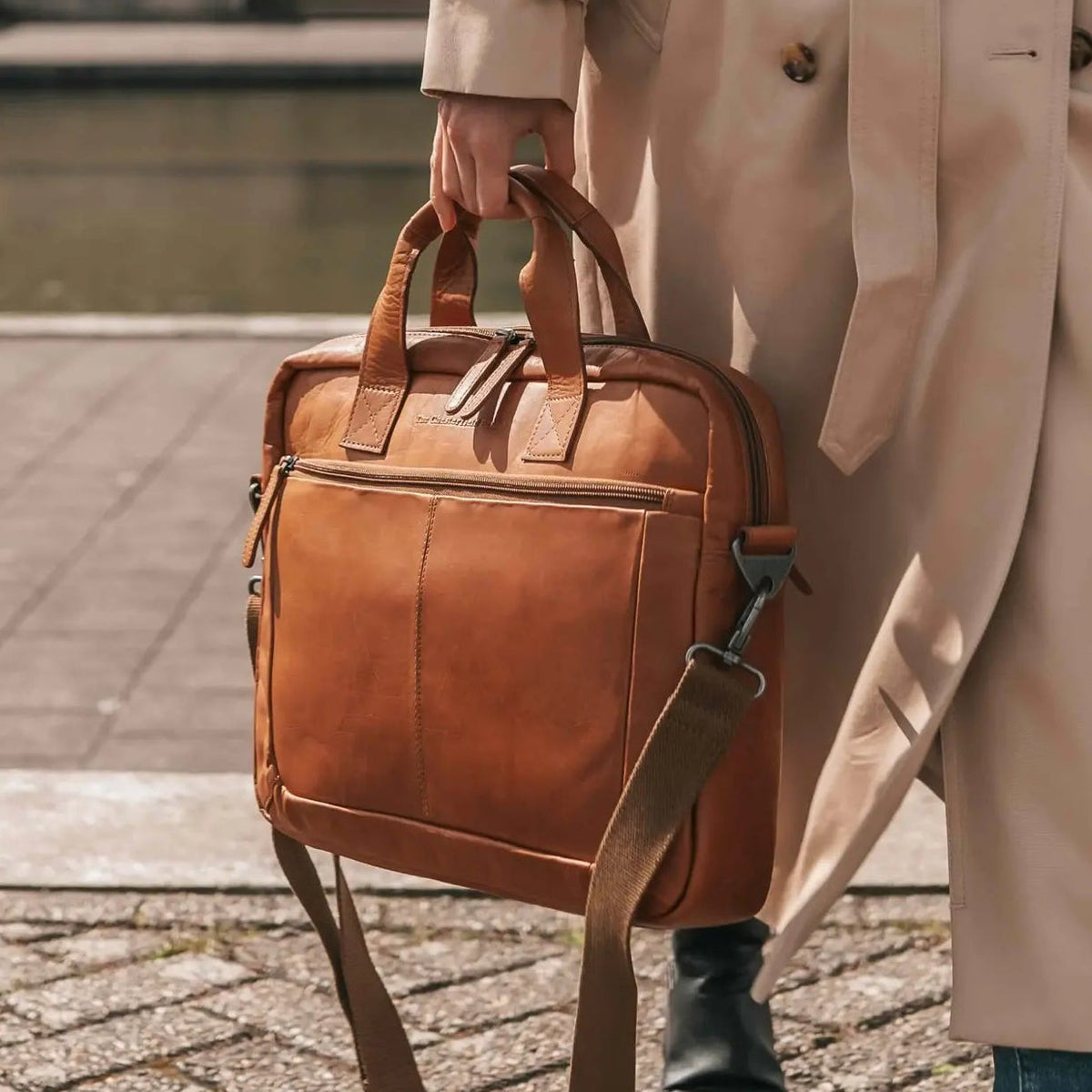 Calvi Full-Grain Leather Laptop Bag för Dam – alternate product view 2