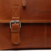 Solid Antique Brass Hardware &amp; Heavy-Duty Dual Zipper Detail on Imperia Full-Grain Leather Laptop Bag för Herr