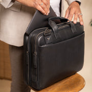 Iseo Full-Grain Leather Laptop Bag för Herr - Structured Side Profile Showing Gusset Depth &amp; Expansion Capacity