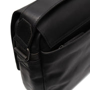 Solid Antique Brass Hardware &amp; Heavy-Duty Dual Zipper Detail on Richard Full-Grain Leather Laptop Bag för Herr