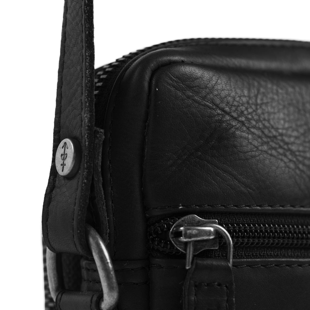 
Tailored Rib Cuffs & Hem Craftsmanship Construction Detail on Hamilton Fullnarvsläder Phone Bag