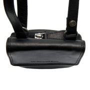 Close-Up Detail of Classic Collar &amp; Heavy-Duty Zipper Hardware on Langley Full-Grain Leather Phone Bag för Dam