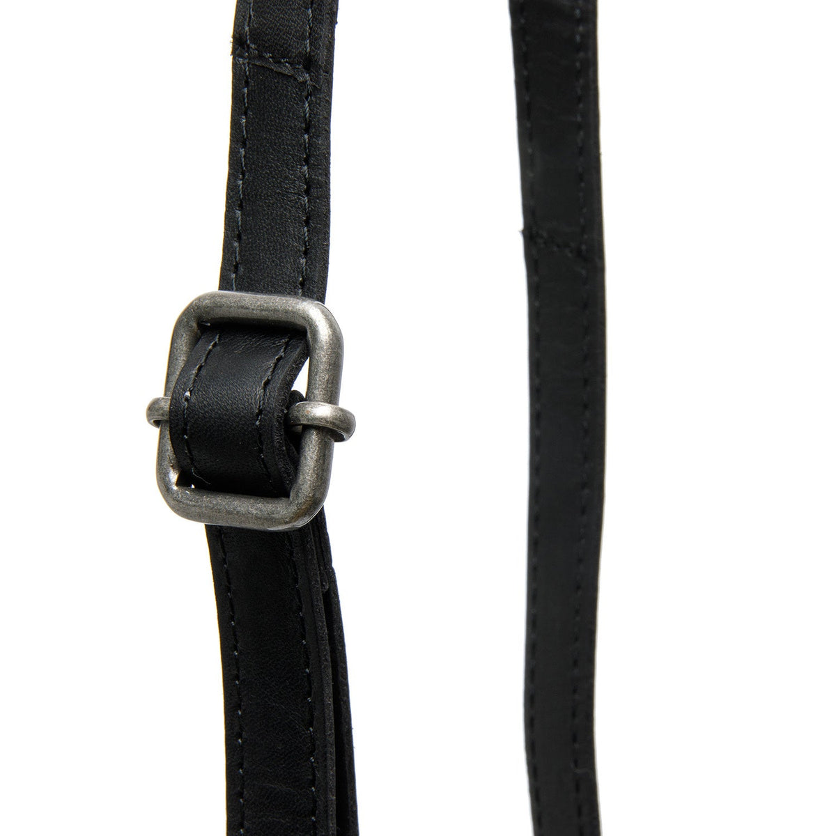 Tailored Rib Cuffs &amp; Hem Craftsmanship Construction Detail on Langley Full-Grain Leather Phone Bag för Dam